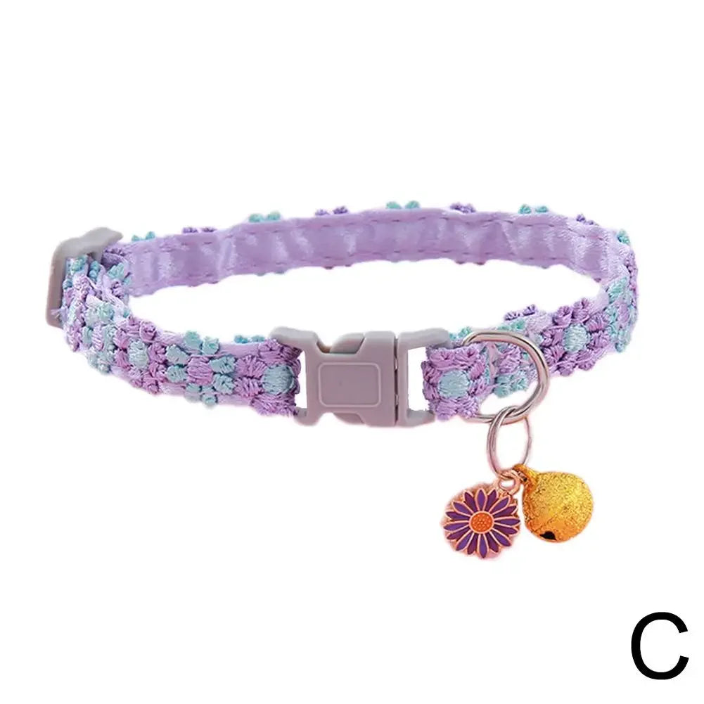 Collare in crochet con campanella regolarizzabile