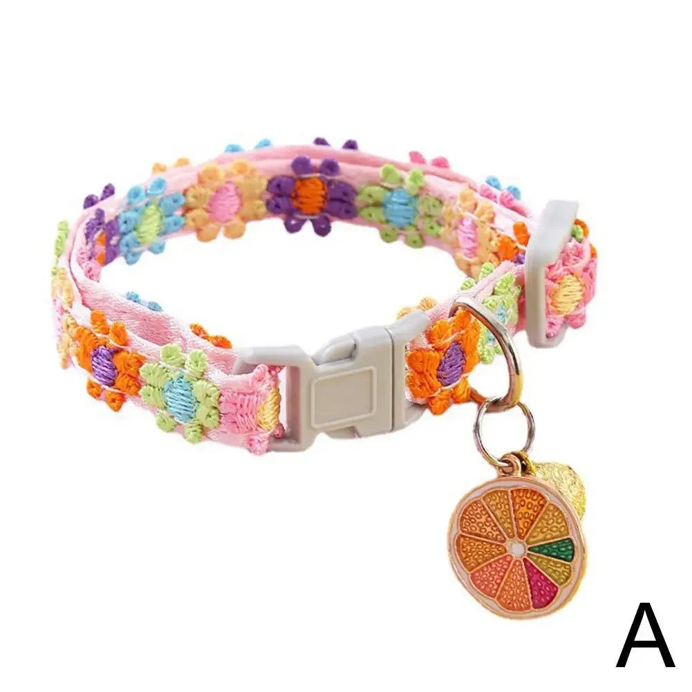 Collare in crochet con campanella regolarizzabile